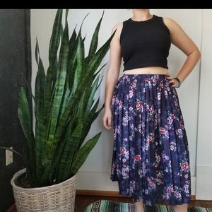 Floral pleated skirt